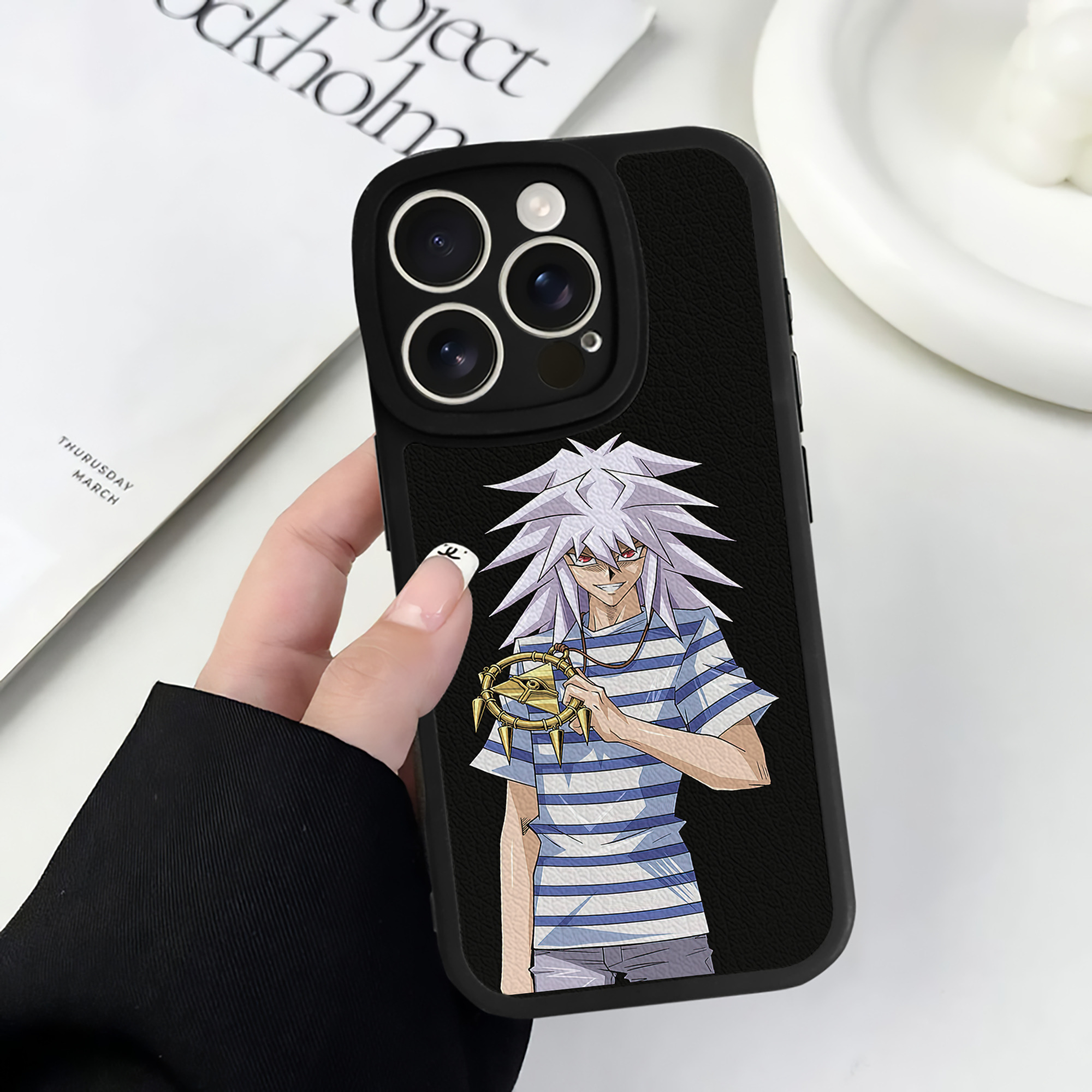 遊☆戯☆王 Yu-Gi-Oh! 【iPhone 16シリーズ対応】シリコンスマホケース（レザー調） 材質：シリコン